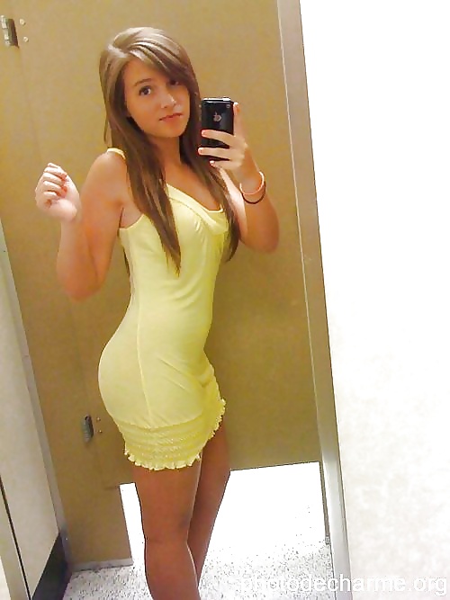 La belle fille habillee
 #26415014