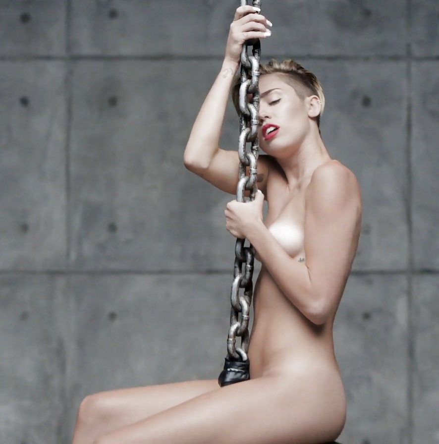 Miley cyrus desnuda
 #35750165