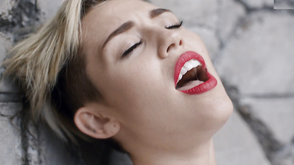 Miley Cyrus Nackt #35750205