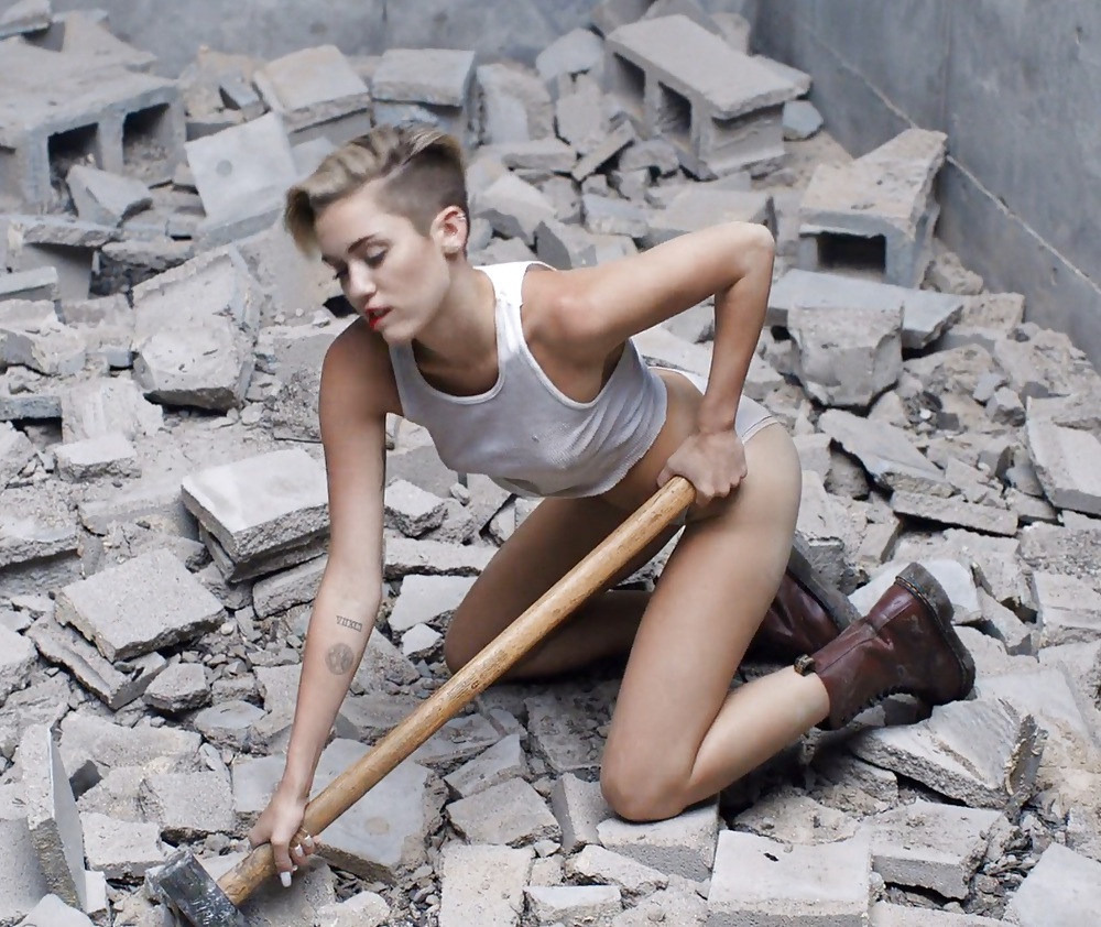Miley cyrus desnuda
 #35750210