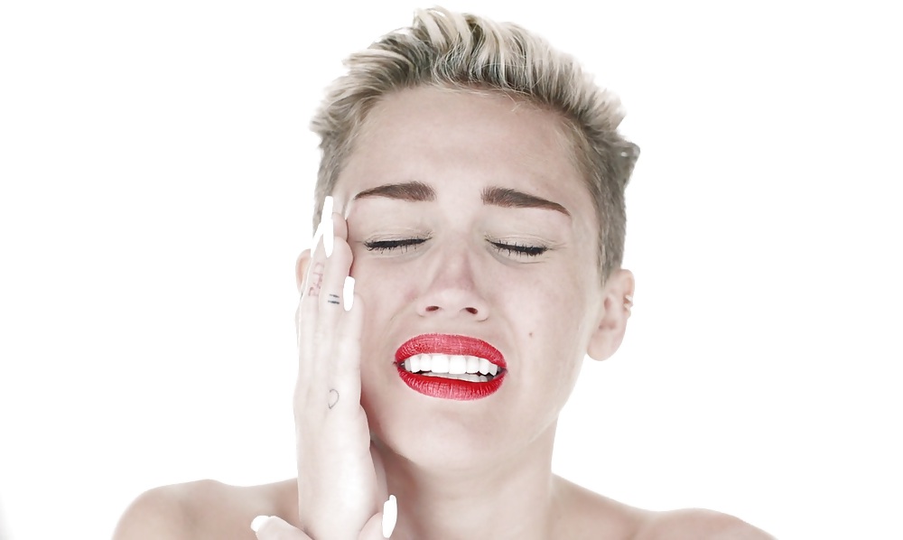 Miley cyrus desnuda
 #35750244