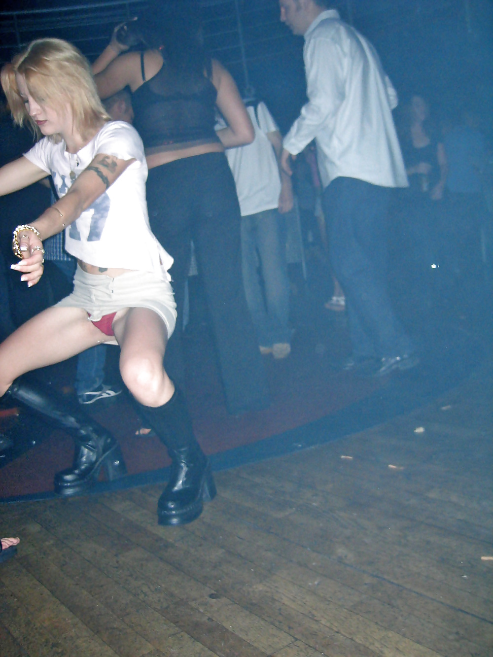 Nightclub Sluts Upskirted #30021112
