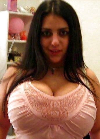 Paki Indian boobs cleavage hot 
 #32405450