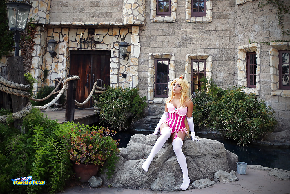 Cosplay principessa peach (nintendo) aka principessa cagna
 #32807130