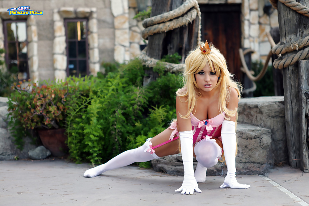 Cosplay Prinzessin Pfirsich (nintendo) Alias Prinzessin Hündin #32807135