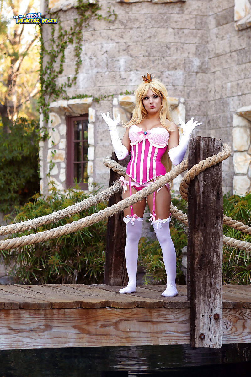Cosplay Prinzessin Pfirsich (nintendo) Alias Prinzessin Hündin #32807148