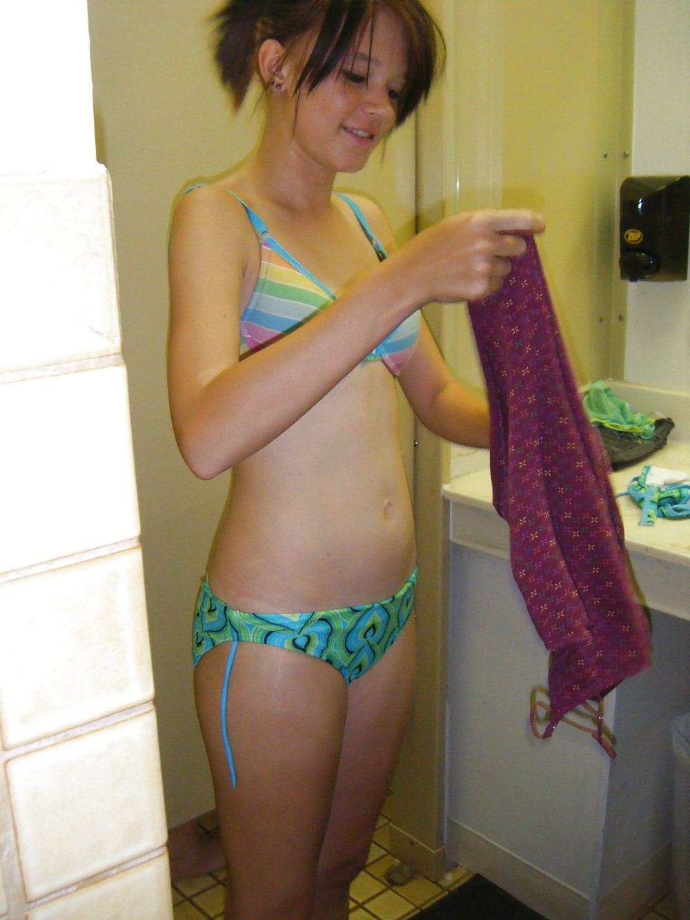 Teen se prend en photo
 #36495104