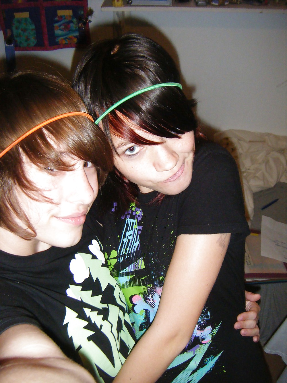 Teen se prend en photo
 #36495118