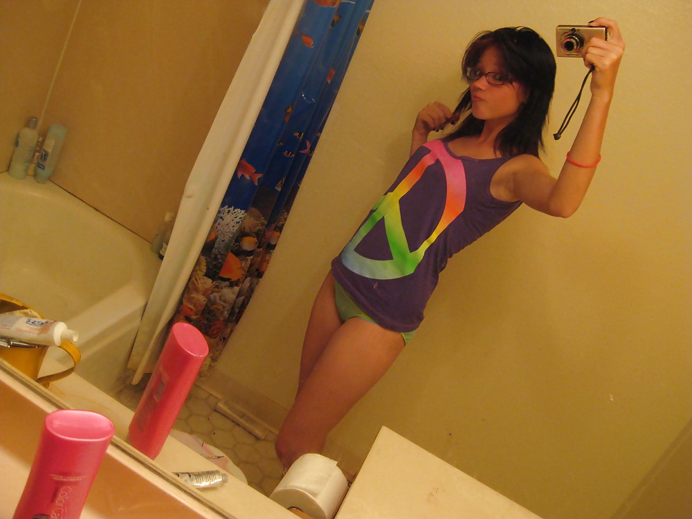 Teen se prend en photo
 #36495198