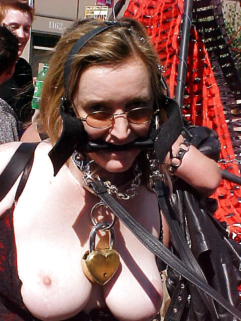 Gli schiavi indossano il loro collare con orgoglio
 #36172001