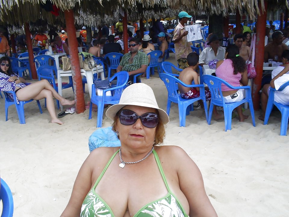 Grandes e impresionantes tetas de abuelita
 #34254905