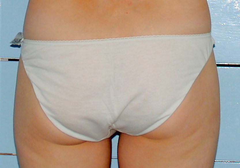 私の妻のパンティをつけたお尻
 #37692687