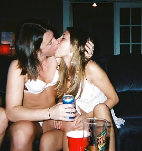 Lesbian Kiss (marikona Der Galerie) #27912357