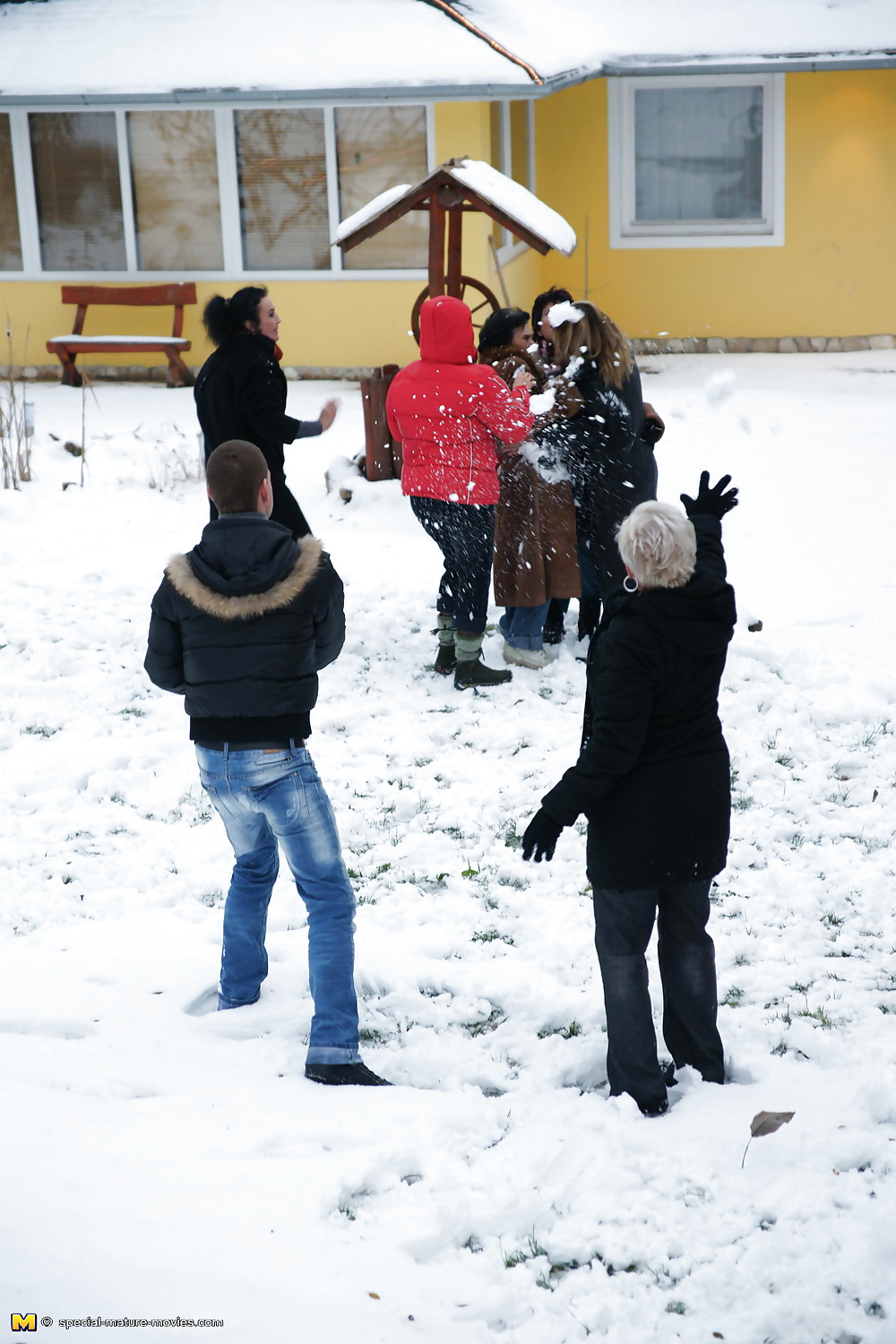 Große Gruppe Sex Mit 6 Reifen Mütter Und Ein Kleiner Junge Teil 1 #24657862