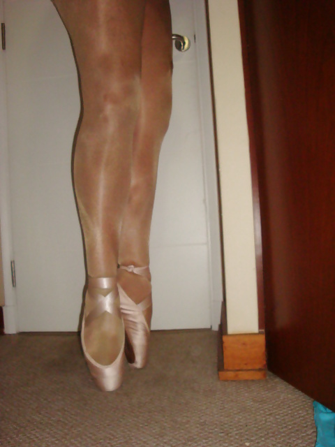 Hot ballet pointe shoes #28972829