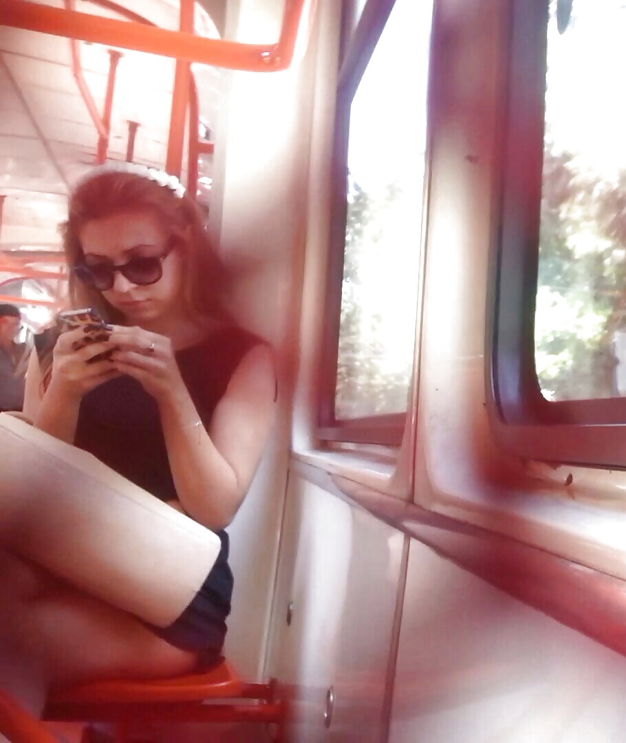 Spion Alt + Jung In Bus Und Straßenbahn Rumänisch #29824778