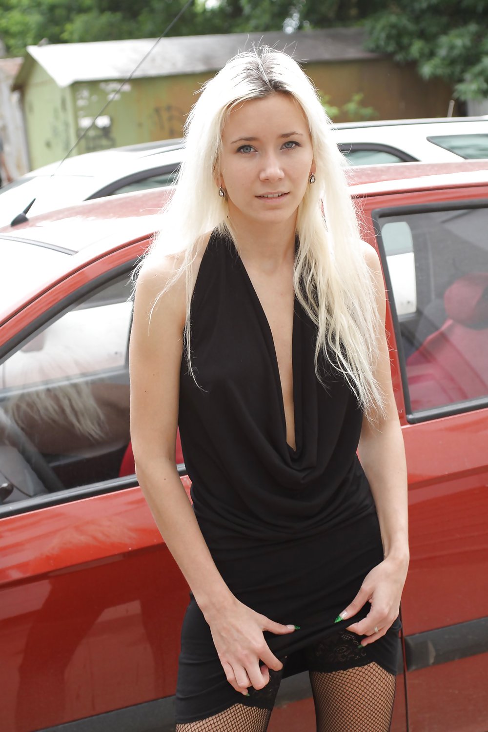 AMATEUR RUSSIAN TEEN UNDRESSES ON THE STREET  #37588353