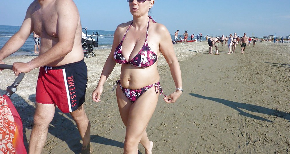 Spiaggia matura davvero donna! commento
 #29681247
