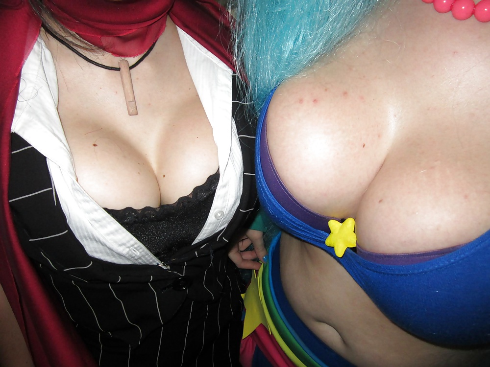 積み上げられたコスプレ・キューティー
 #30202393