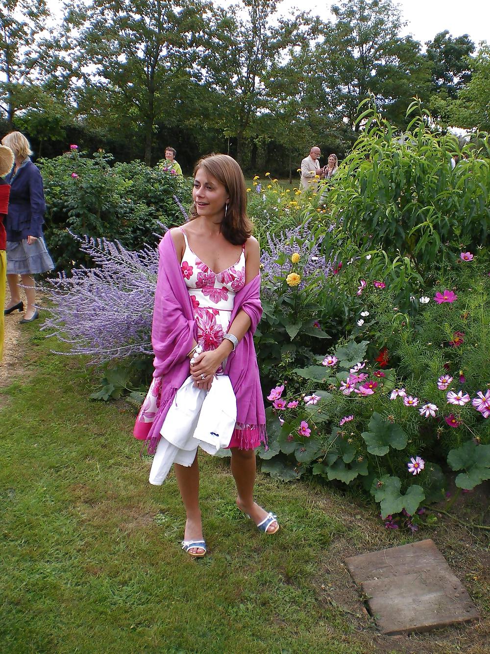 Esposa madura
 #37089844