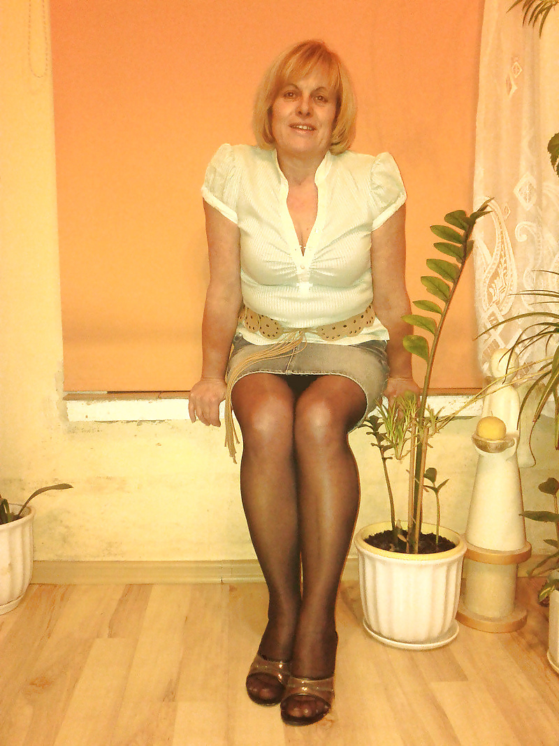 Ladys Matures En Collants Et Bas #34233828