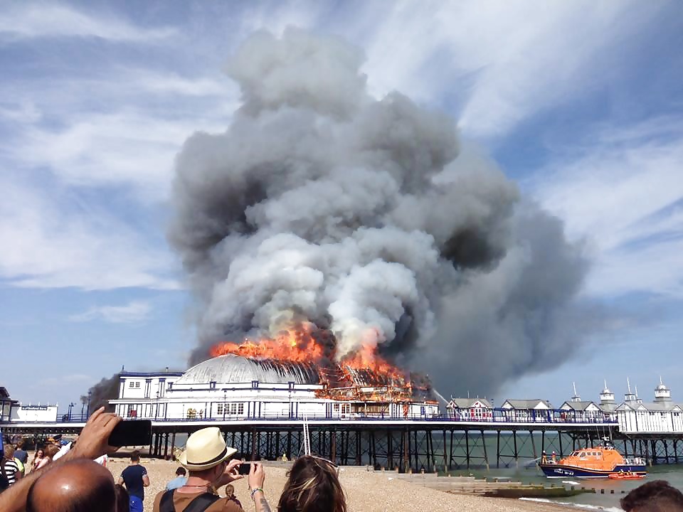 Eastbourne Pier Feuer #28929672