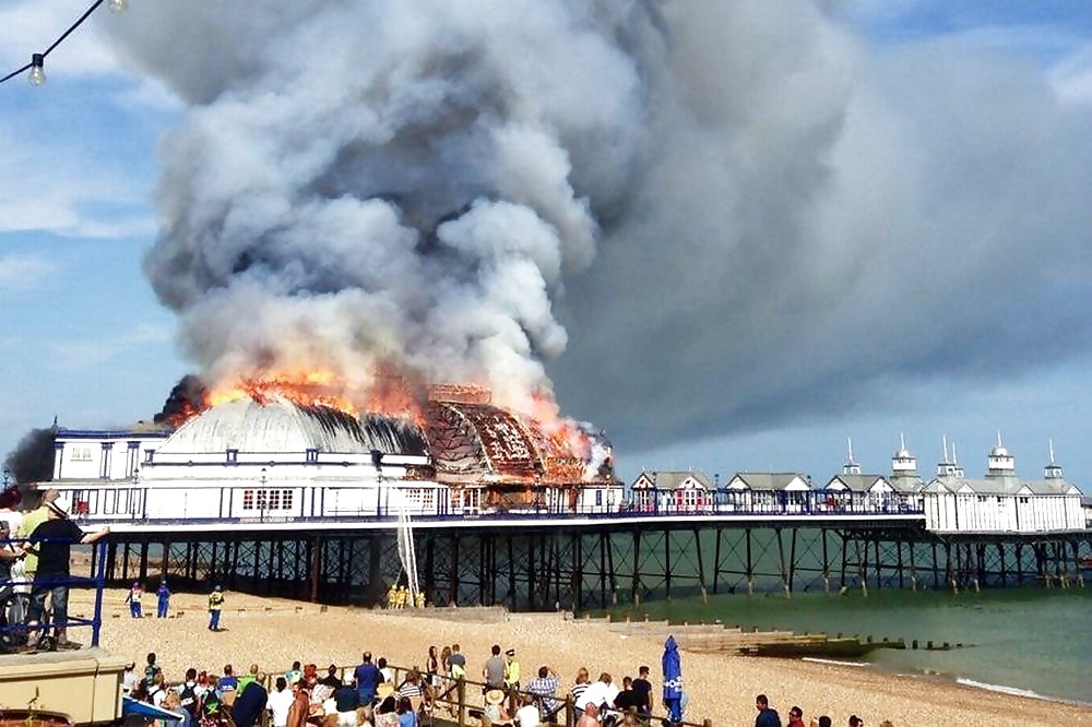 Eastbourne Pier Feuer #28929686