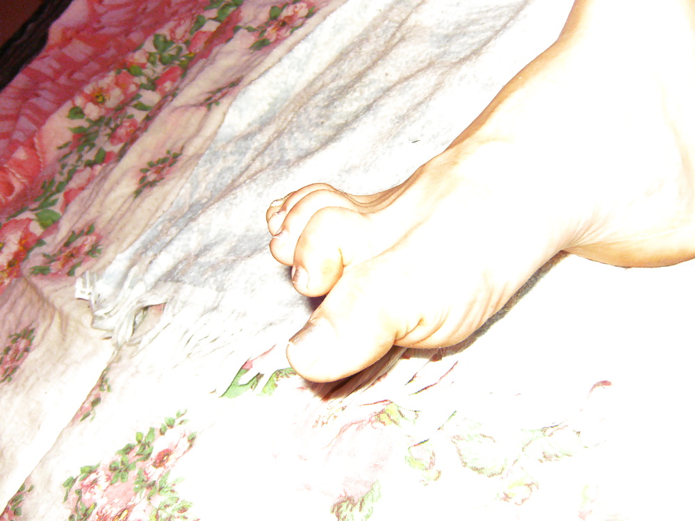 Marta 's pies - modelo de pie se extiende rizos sus dedos de los pies flexibles
 #40163678