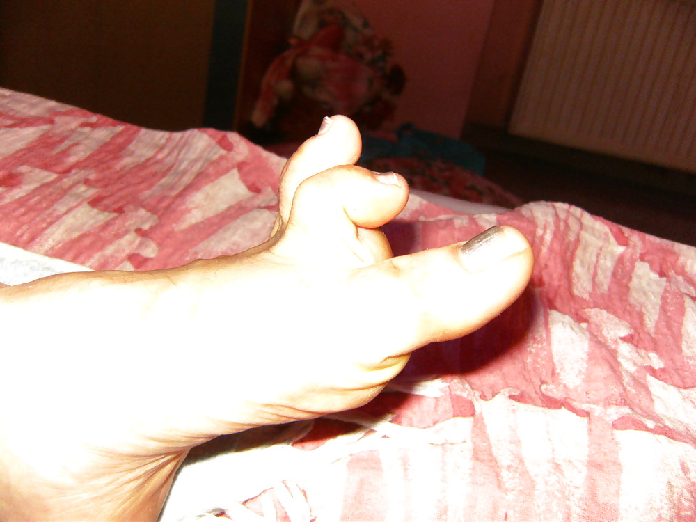 Marta 's Füße - Fuß-Modell Breitet Sich Kräuselt Ihre Flexiblen Zehen #40163684