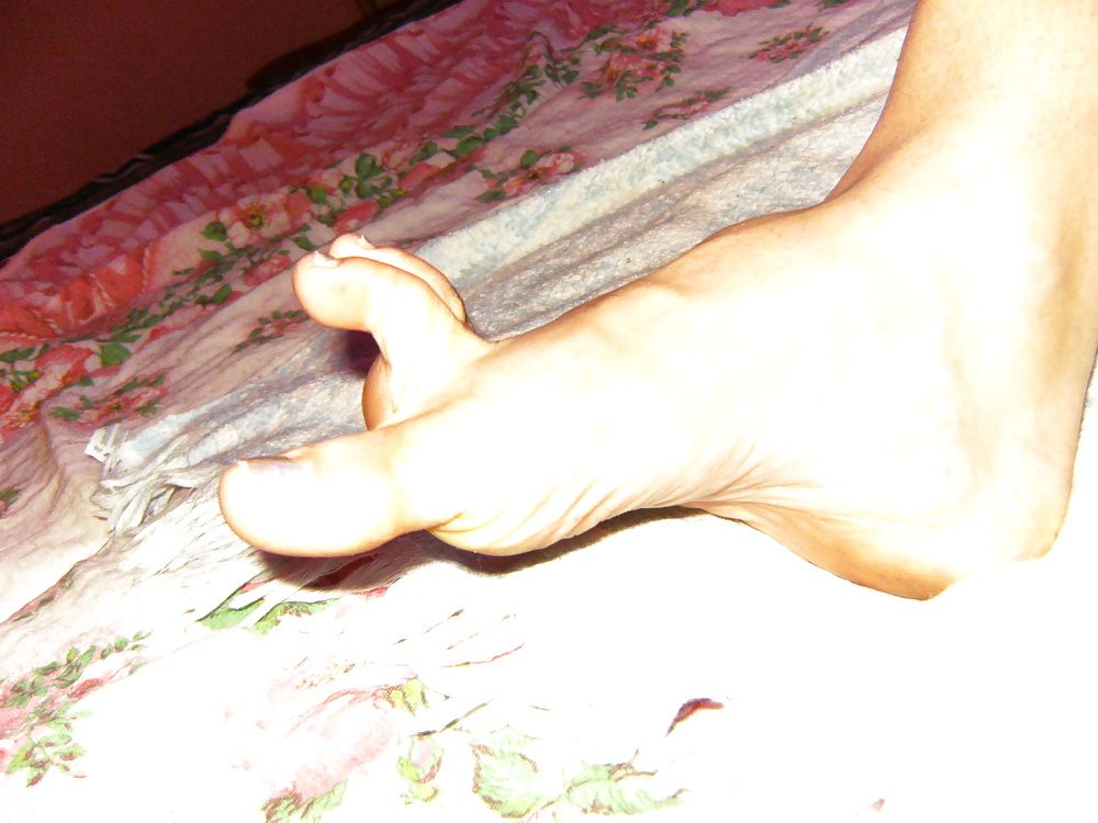Marta 's Füße - Fuß-Modell Breitet Sich Kräuselt Ihre Flexiblen Zehen #40163698