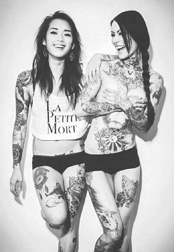 El mundo de las mujeres hermosas con tatuajes 4
 #25854023