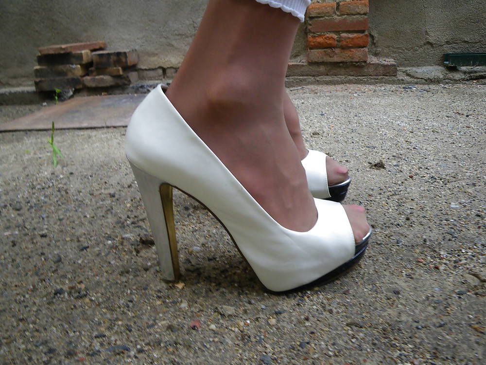 Tacones blancos y rejilla
 #36993807