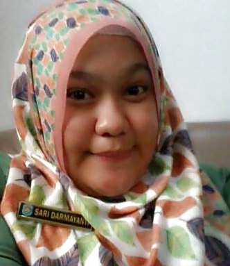 Indonesisch-Hijab Große Brüste #30370428