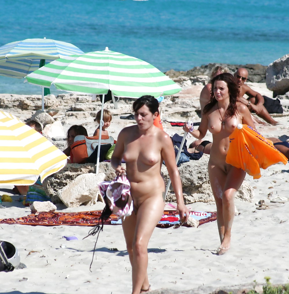 BEACH LADIES #22965816