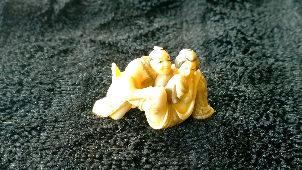 Tim 224 shunga netsuke
 #29033616