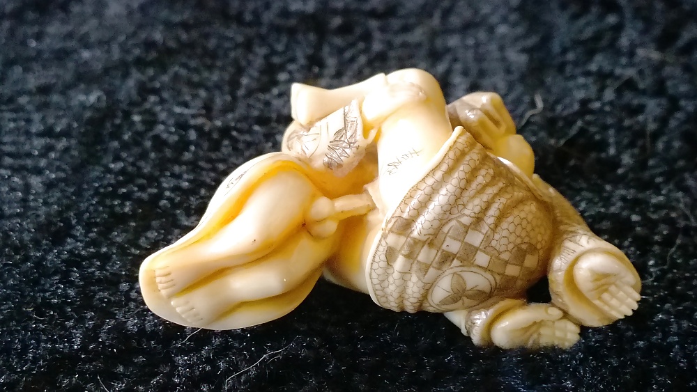 Tim 224 shunga netsuke
 #29033620