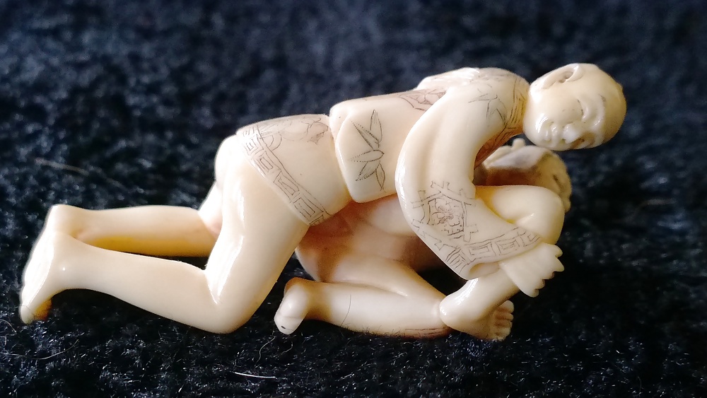 Tim 224 shunga netsuke
 #29033624