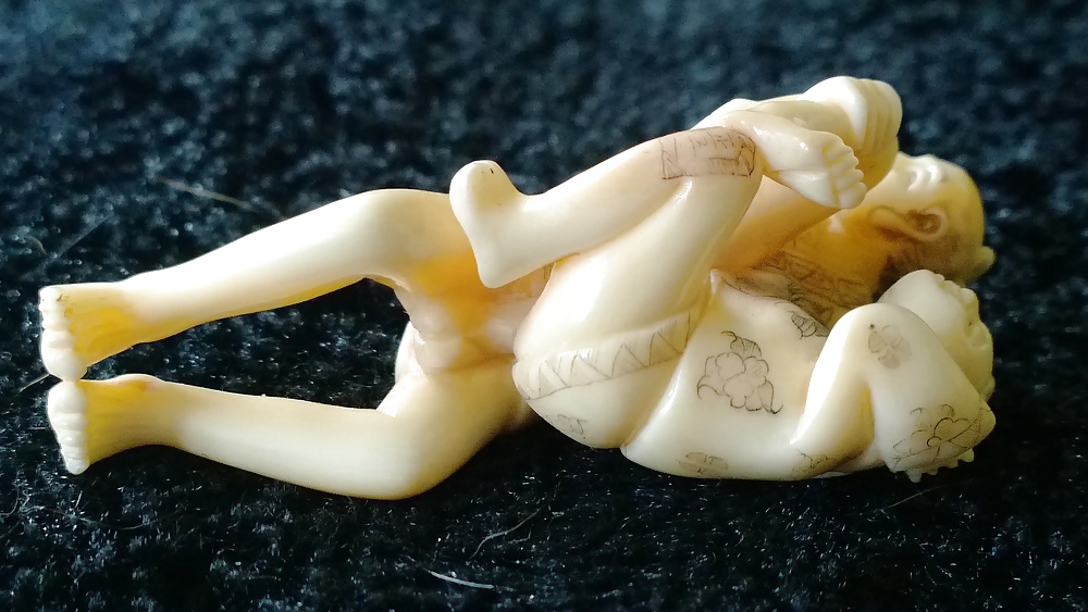 Tim 224 shunga netsuke
 #29033627