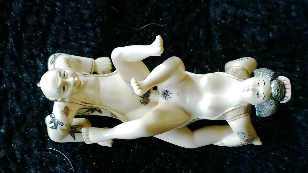 Tim 224 shunga netsuke
 #29033678