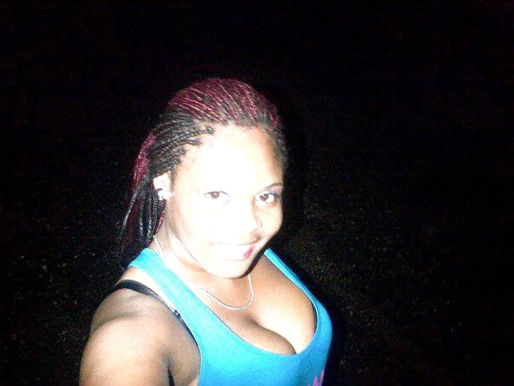 Una chica jamaicana llamada roxanne g.
 #26243164