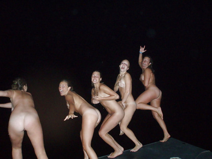 Skinny dipping
 #39543747