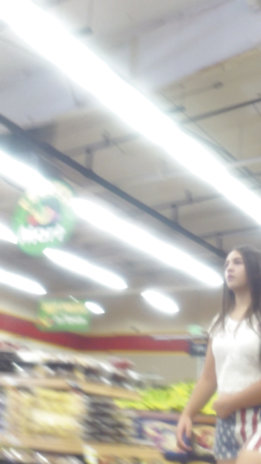 Comprando culos jóvenes tetas y culo en el mercado
 #37429451