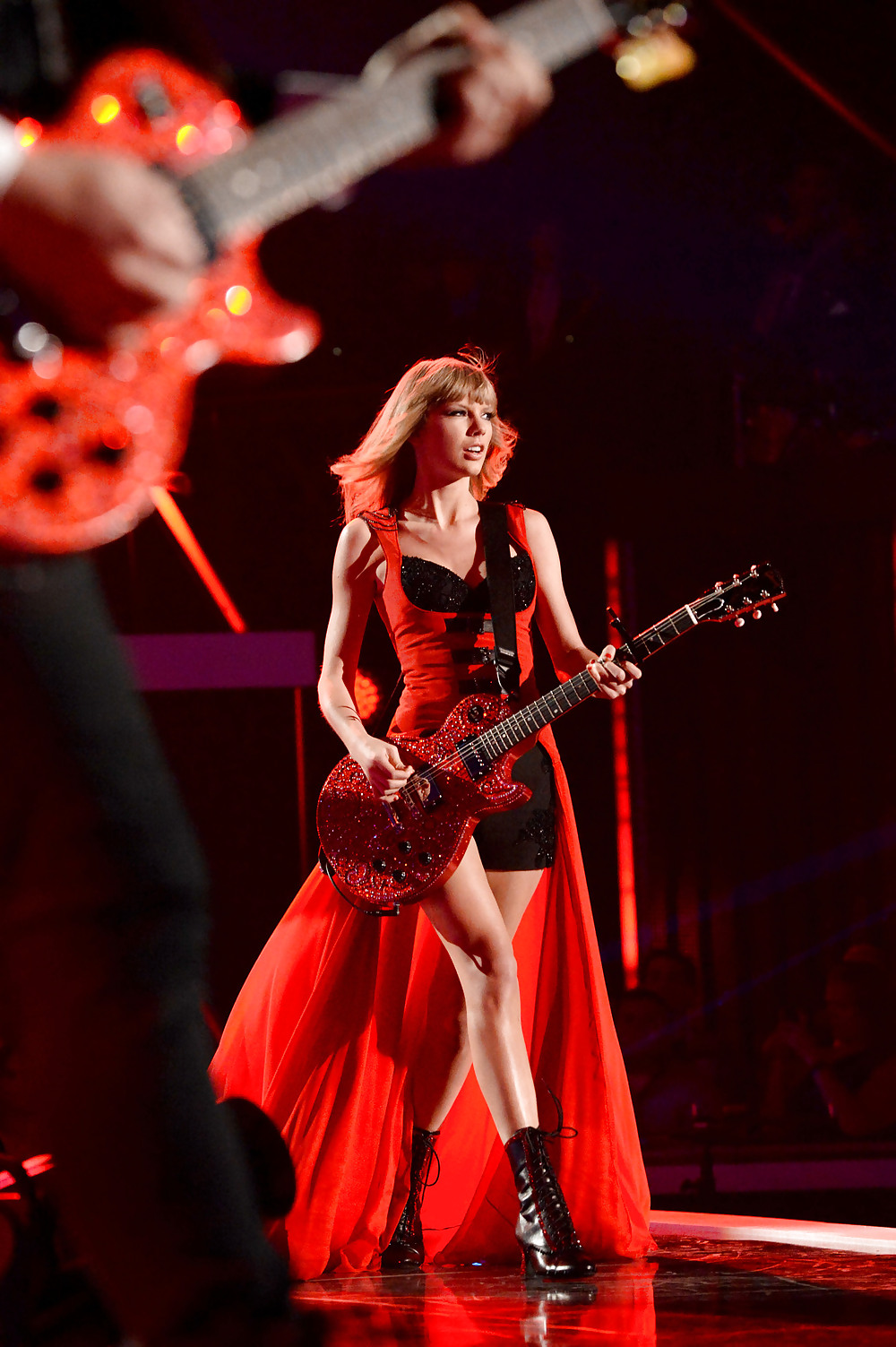 Taylor swift hot
 #37319419