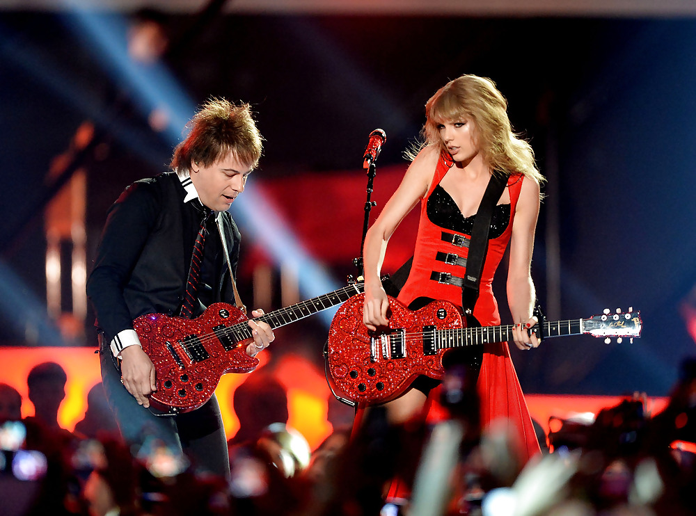 Taylor Swift Hot #37319503