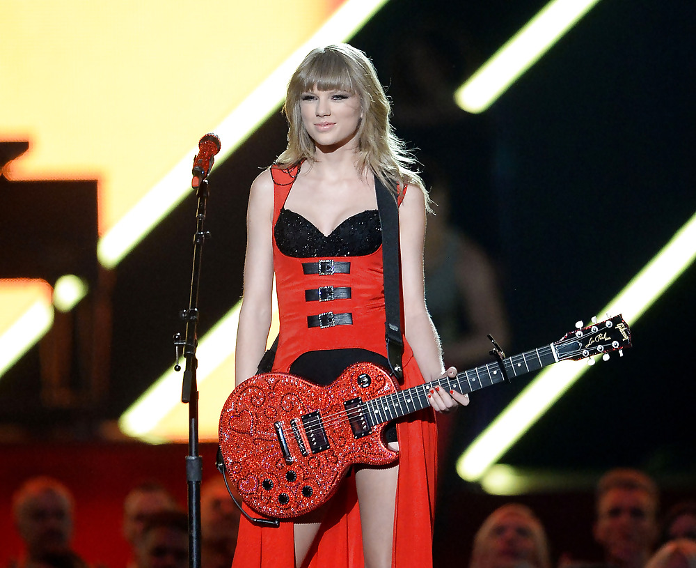 Taylor Swift Hot #37319657