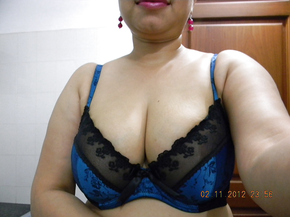 Indian Milf Driffrent BH Und Brüste #40037113