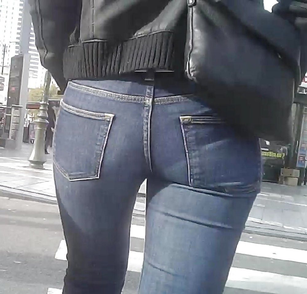 Sexy Japanese Booty in Tight Jeans !! #32178266