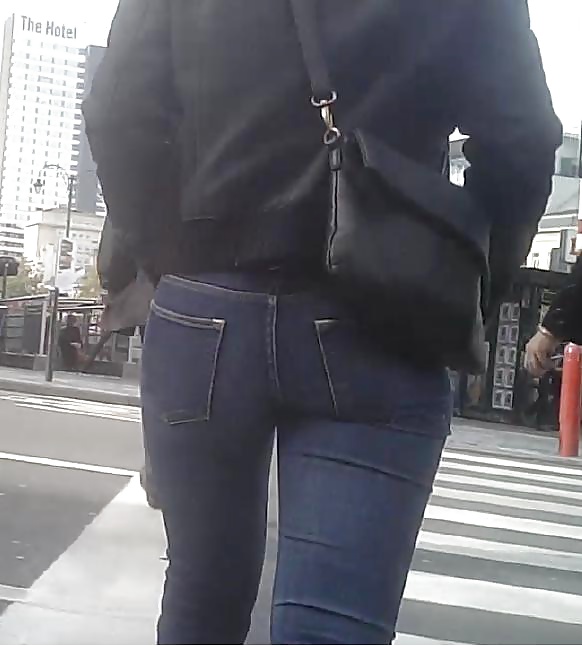 Sexy Japanese Booty in Tight Jeans !! #32178268