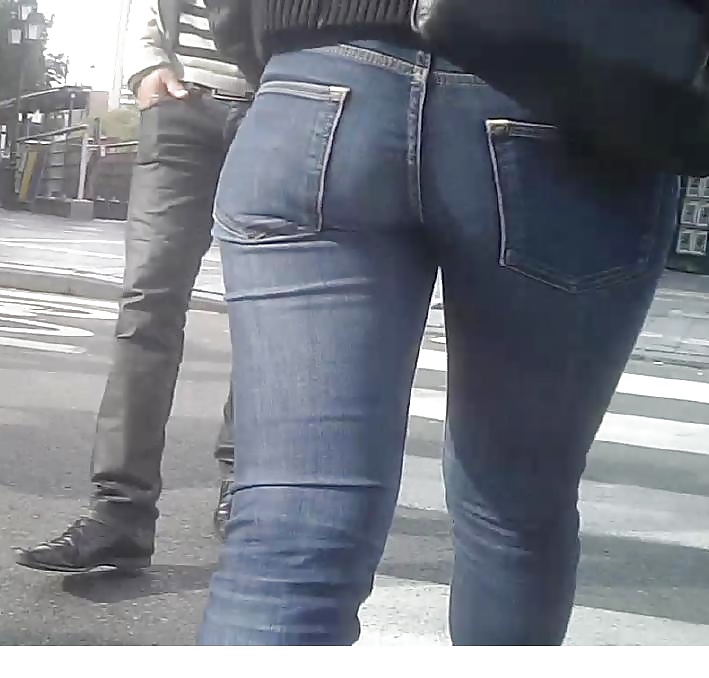 Sexy Japanese Booty in Tight Jeans !! #32178270