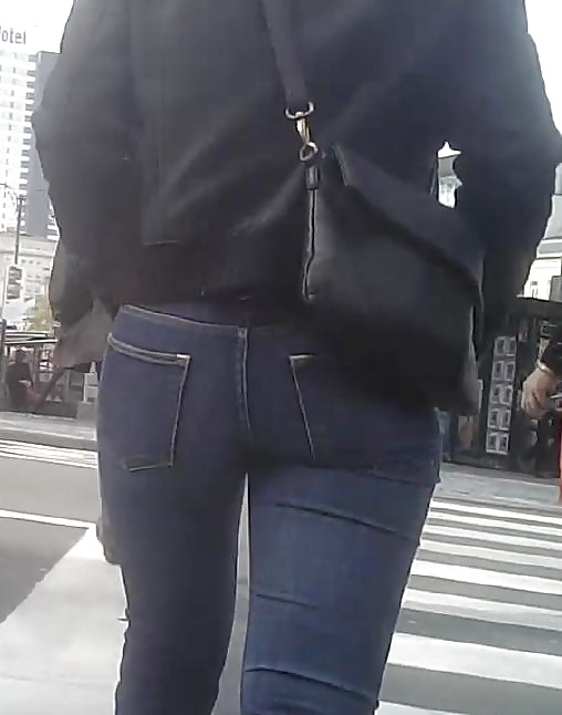 Sexy Japanese Booty in Tight Jeans !! #32178277